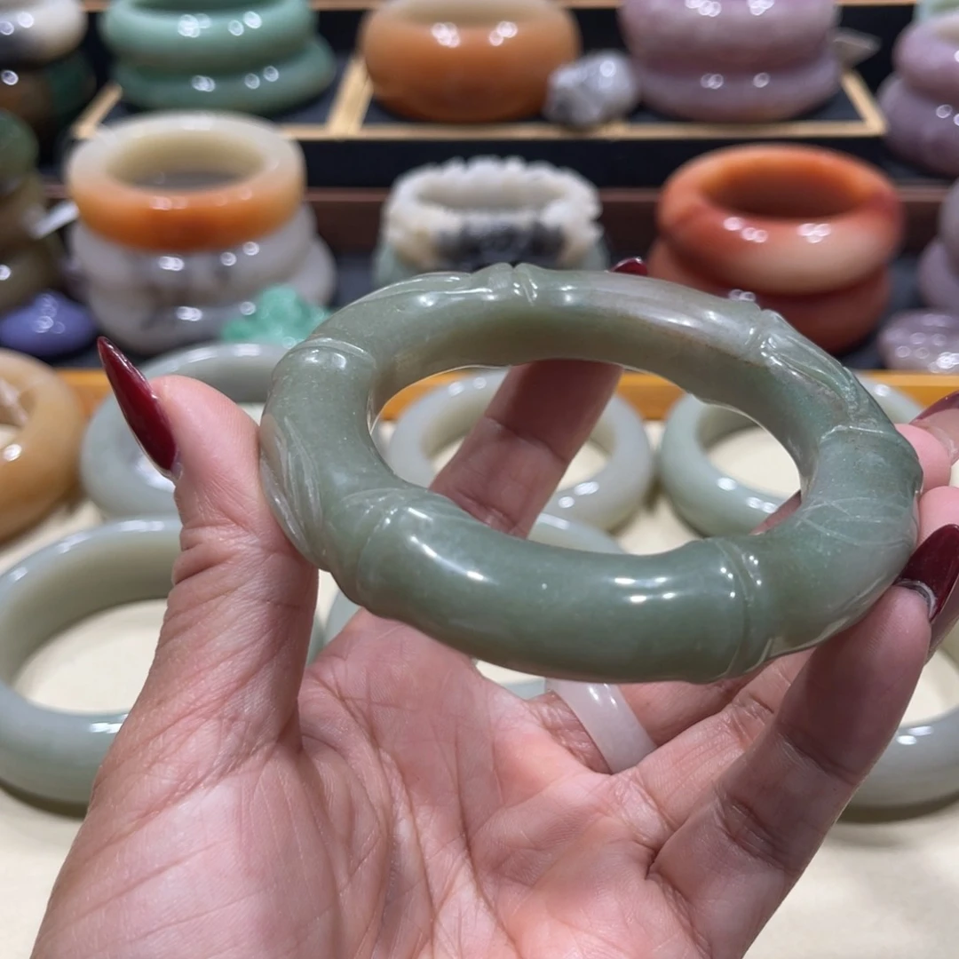 未镶嵌手镯石英岩玉