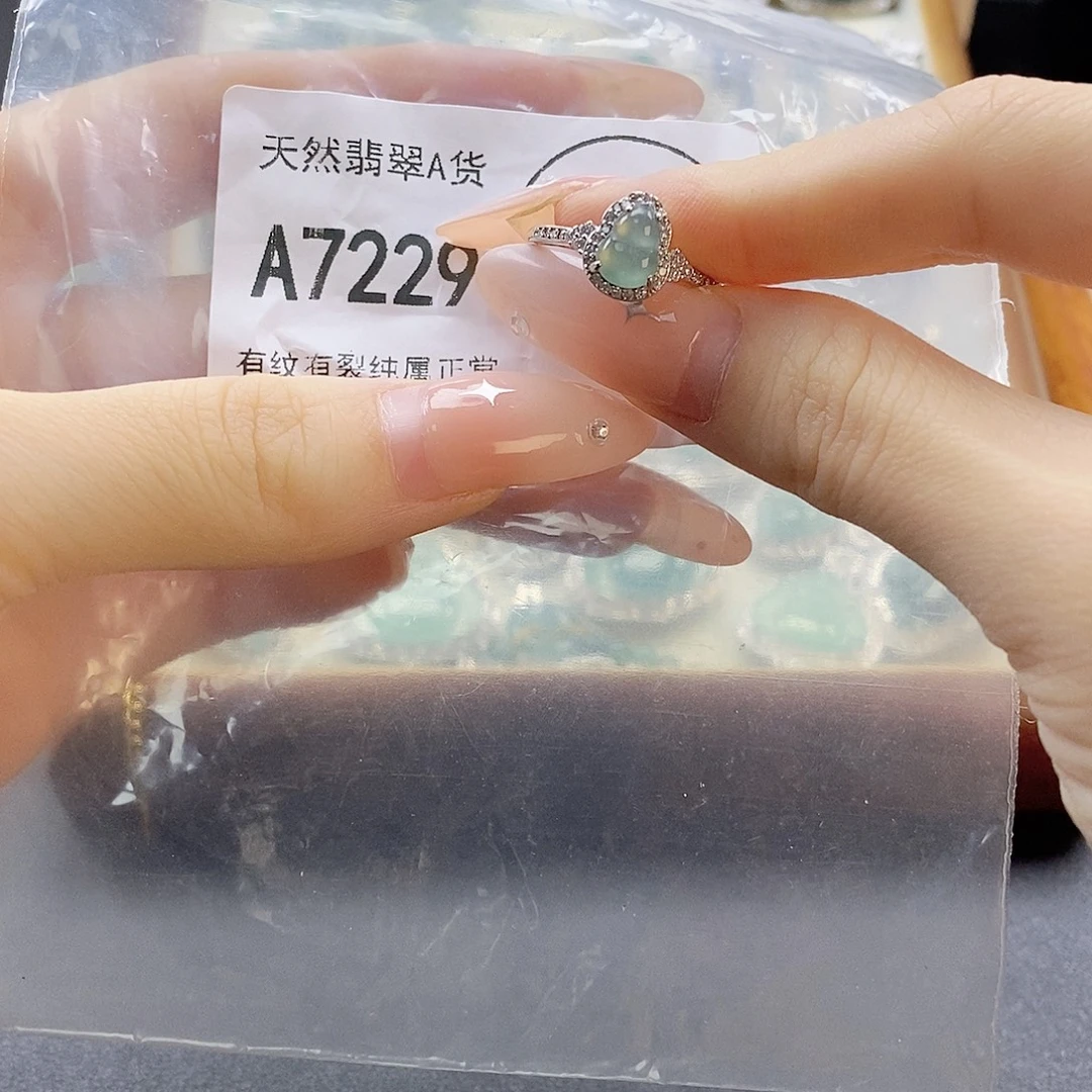 吊坠(赠链)未镶嵌翡翠
