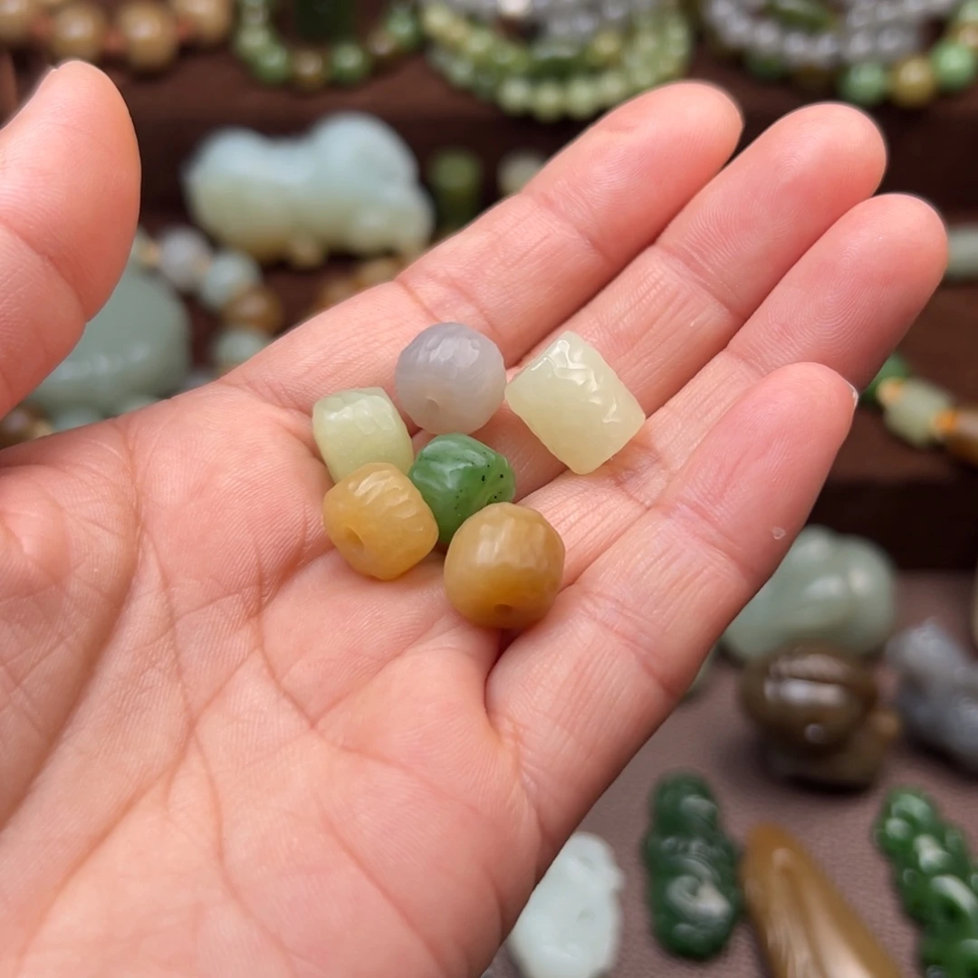 加***.和田玉未镶嵌颈饰