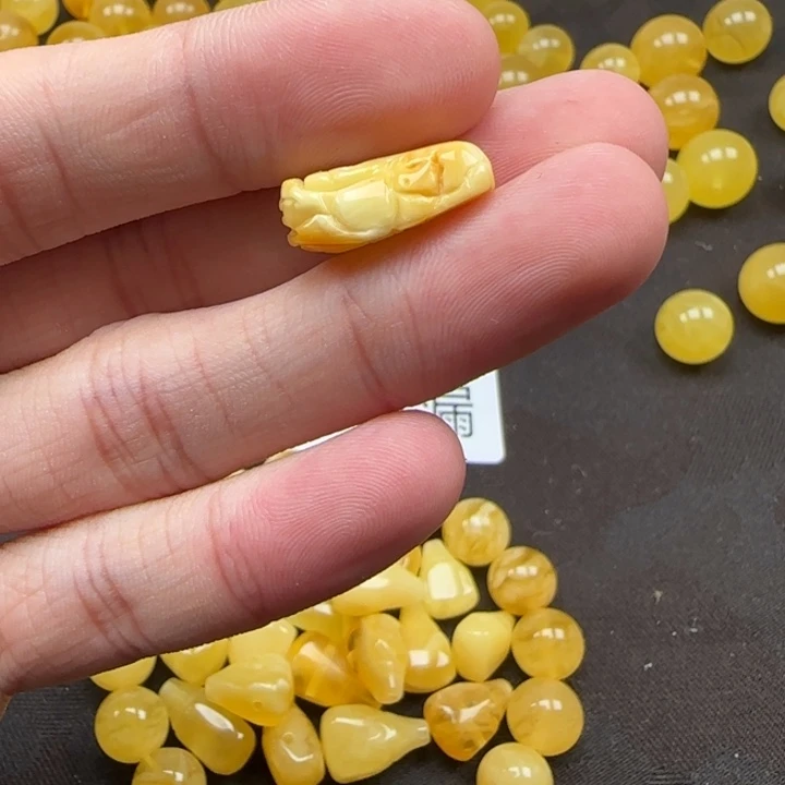 未镶嵌琥珀裸石天然153