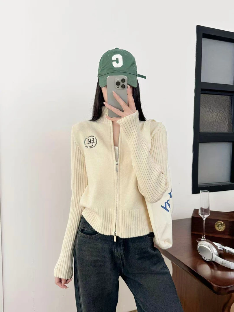 8081立领拉链新款针织衫上衣小众女修身显瘦刺绣字母毛衣外套