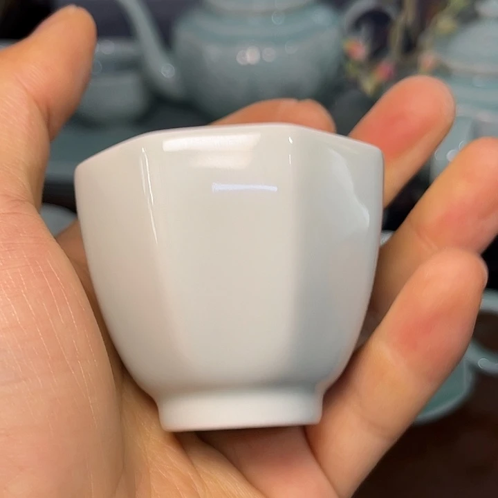 瓷微瑕天青色八方杯一只