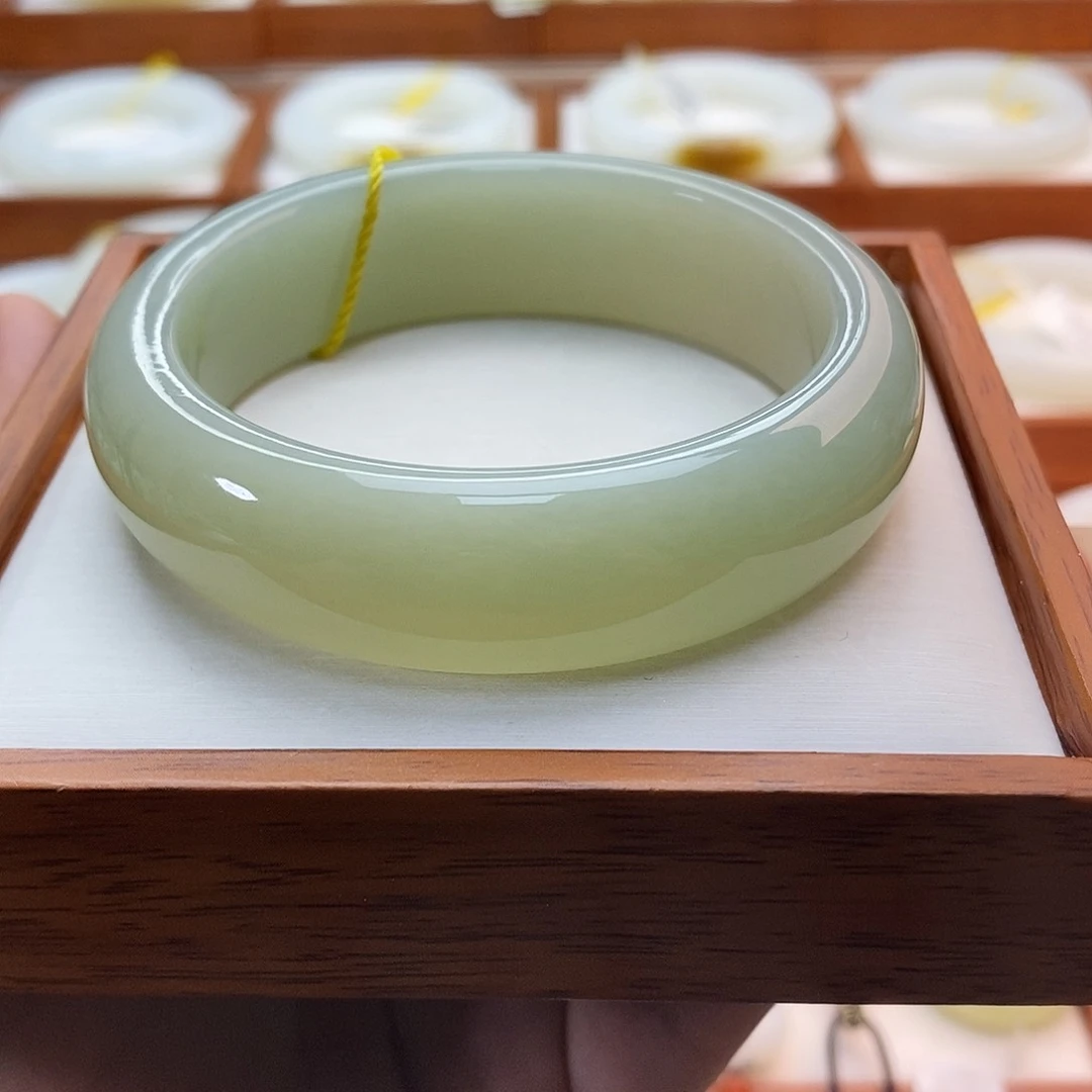 手链未镶嵌和田玉（青白玉）