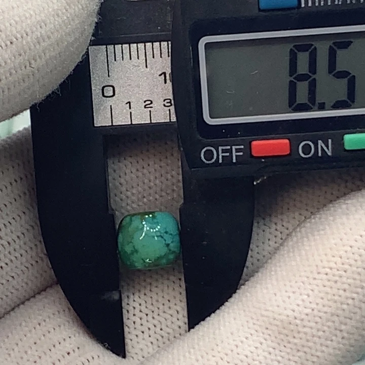 南红玛瑙未镶嵌珠宝半成品谢**?