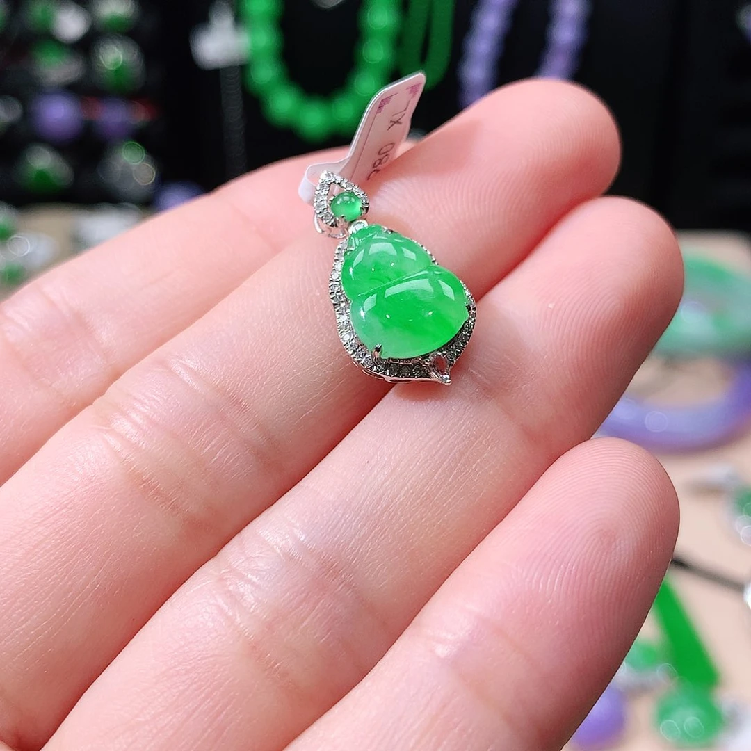 翡翠18K金镶嵌颈饰