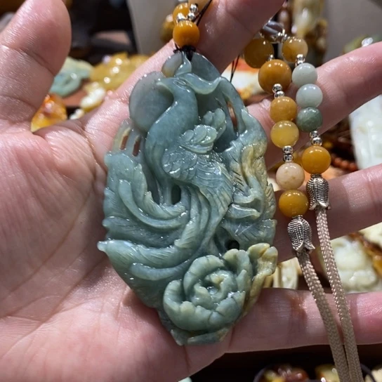 蛇纹石玉未镶嵌颈饰