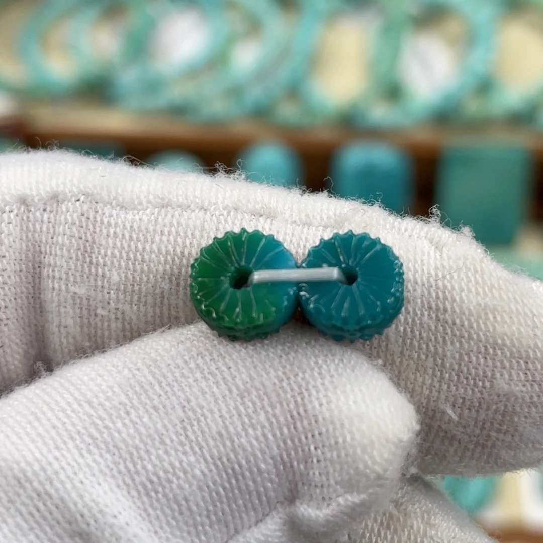 绿松石未镶嵌颈饰