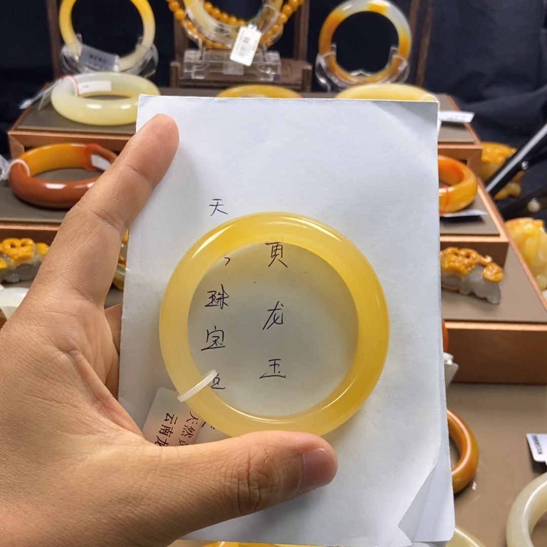 淡****石英质玉（黄龙玉）未镶嵌手镯