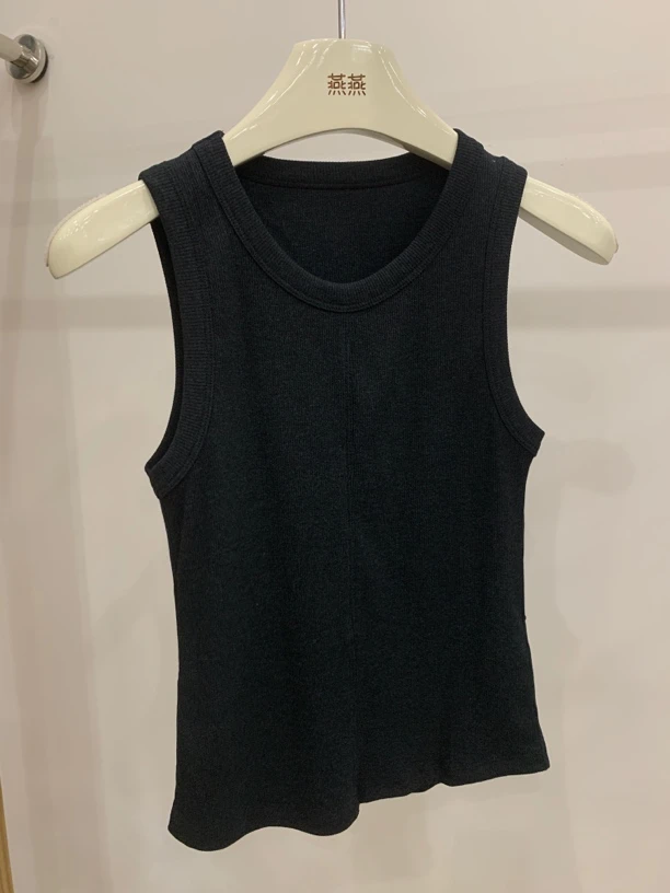 纯色简约分割线拼接弹力贴身背心