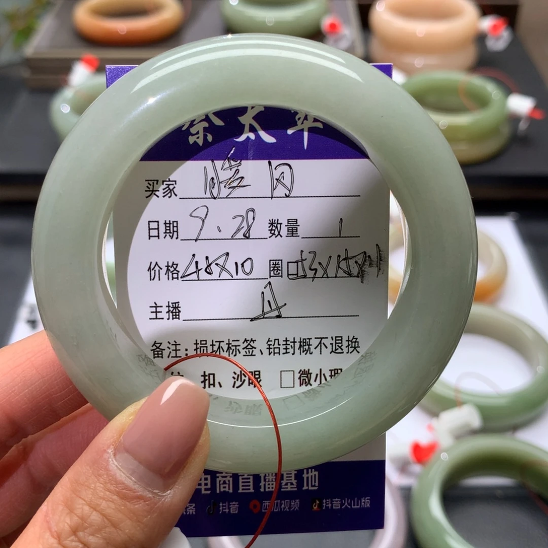 暖***旧石英质玉未镶嵌手镯