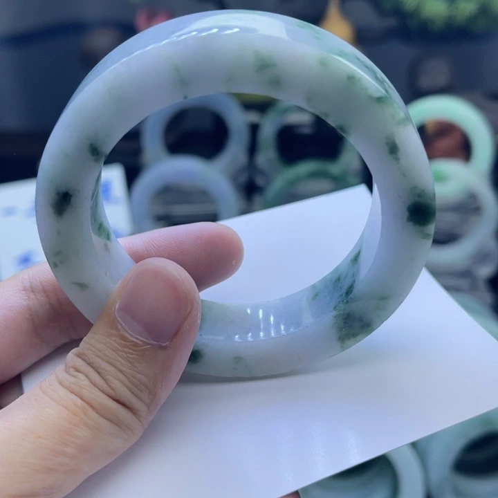 定制翡翠未镶嵌手镯