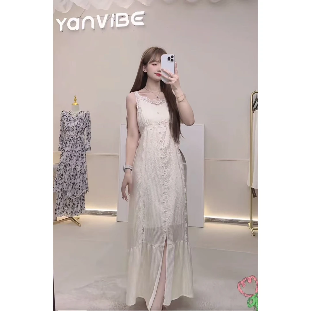 条纹蕾丝吊带连衣裙