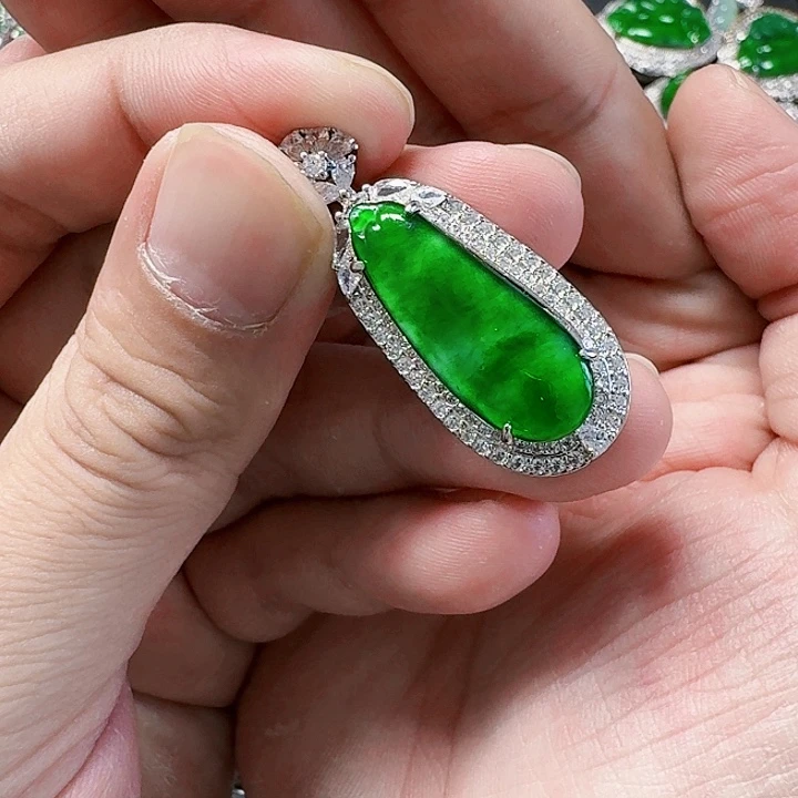 翡翠颈饰未镶嵌天然A货翡翠放漏