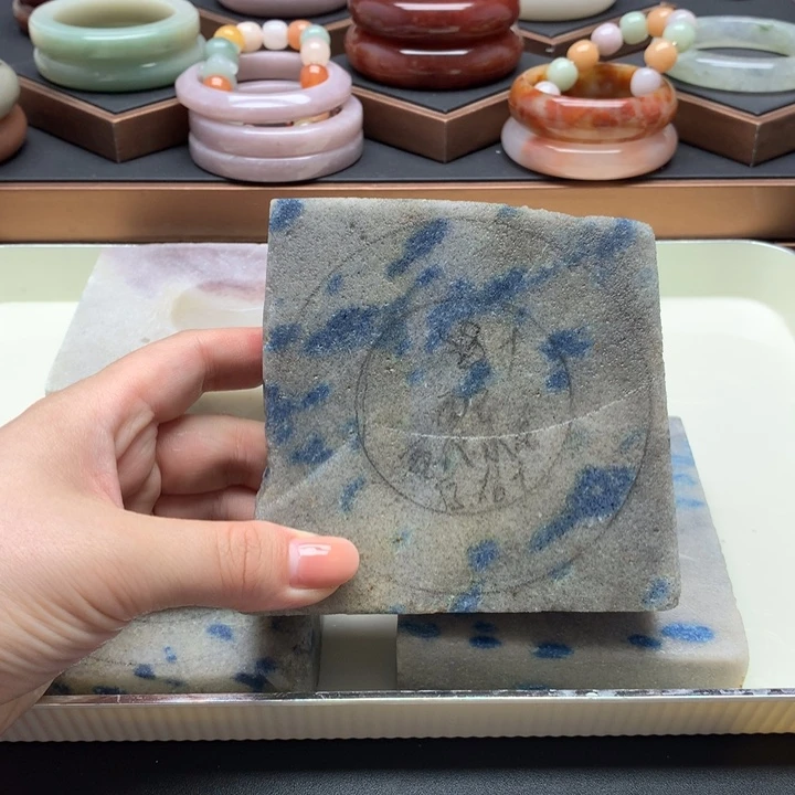 石英质玉（佘太翠）手镯未镶嵌