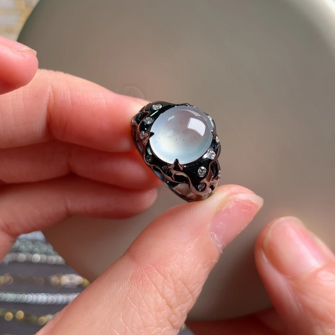 18K金镶嵌戒指翡翠戒指