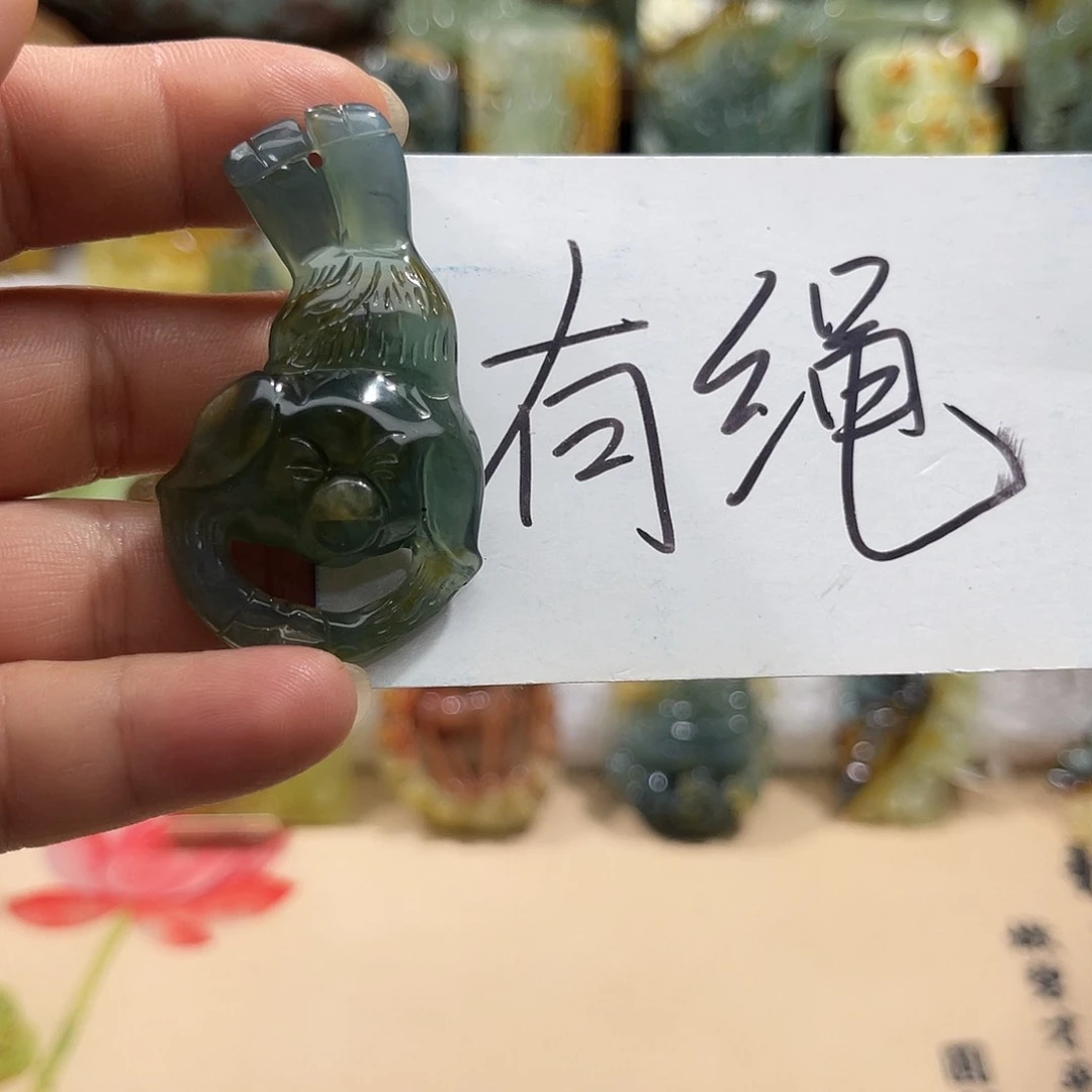 蛇纹石玉未镶嵌颈饰