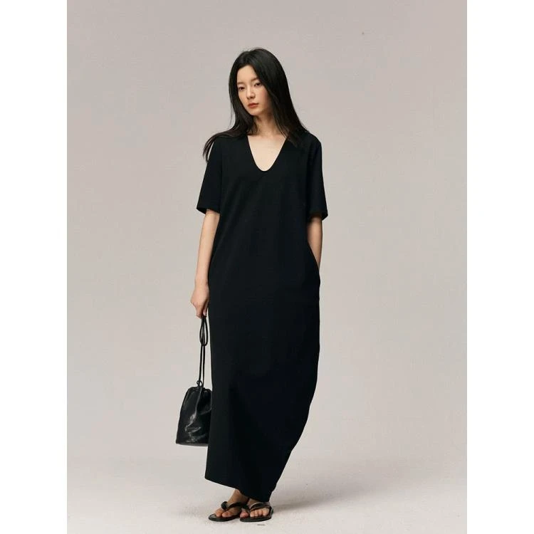 211/212 2025夏季新款简约几何弧形深U领气质超长短袖针织连衣裙