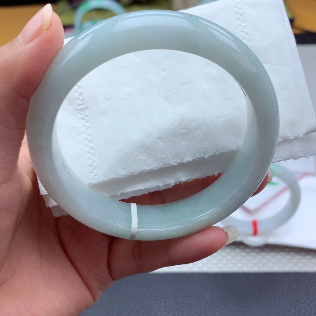 翡翠手镯未镶嵌小*婆纯天然