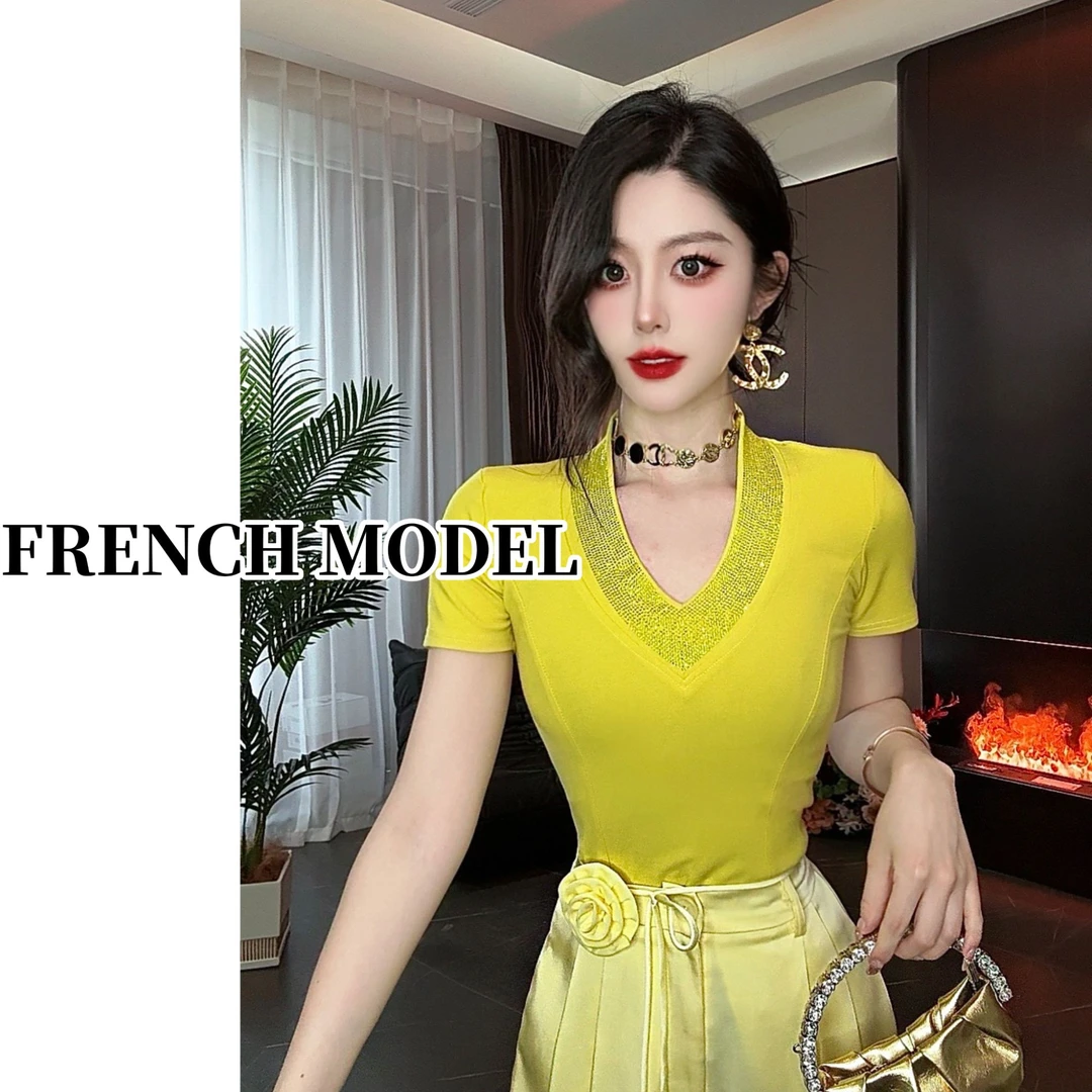 法模FRENCHMODEL.YY2025夏季V领钻短袖打底出游上衣女90270096