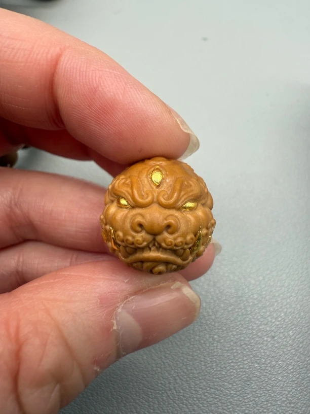 猴头核桃雕刻唐狮