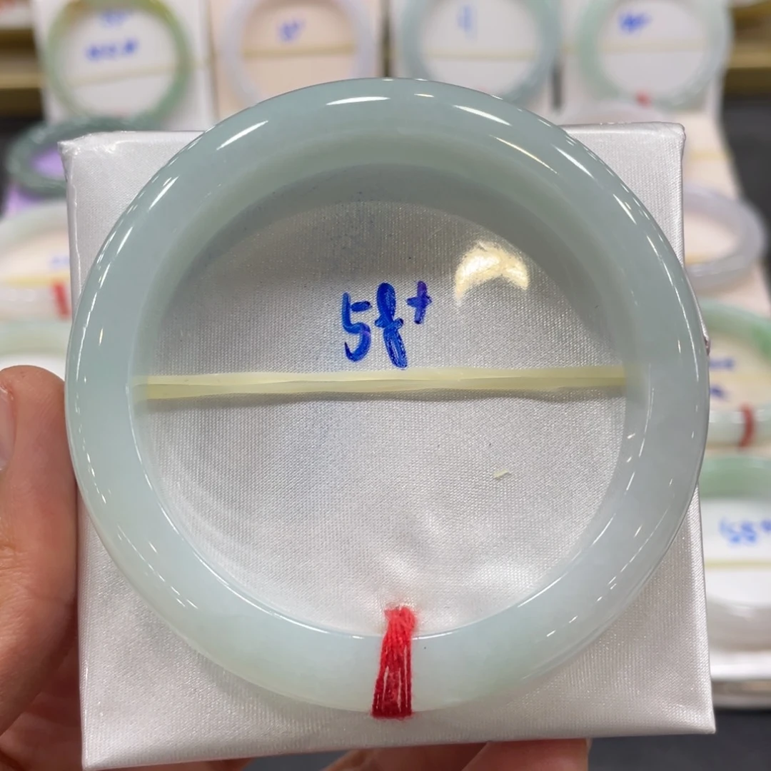 翡翠手镯未镶嵌翡翠手镯