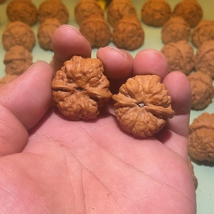 文玩核桃吊坠步*莲蛤蟆头32一对