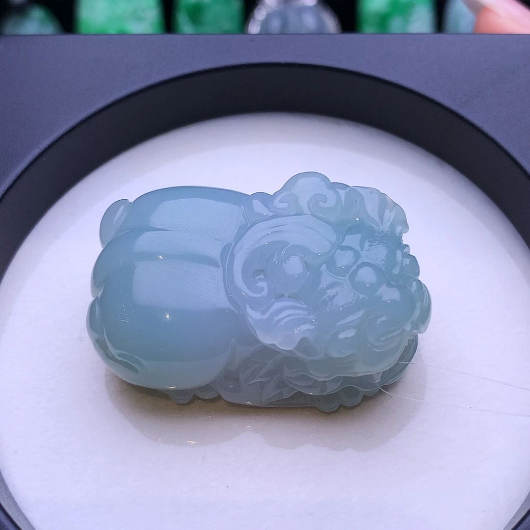 翡翠未镶嵌颈饰貔貅