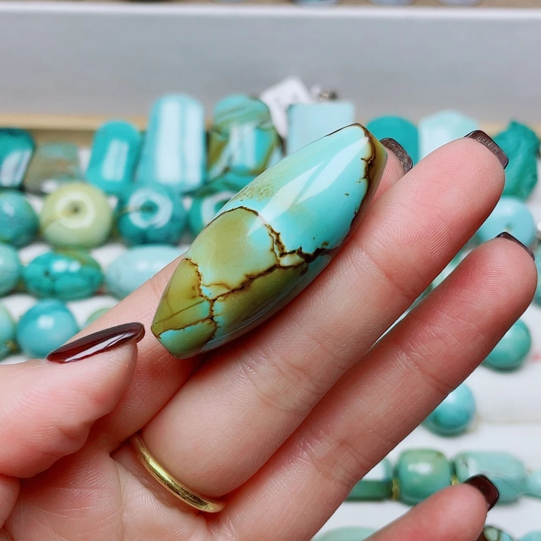 绿松石未镶嵌珠宝奇石