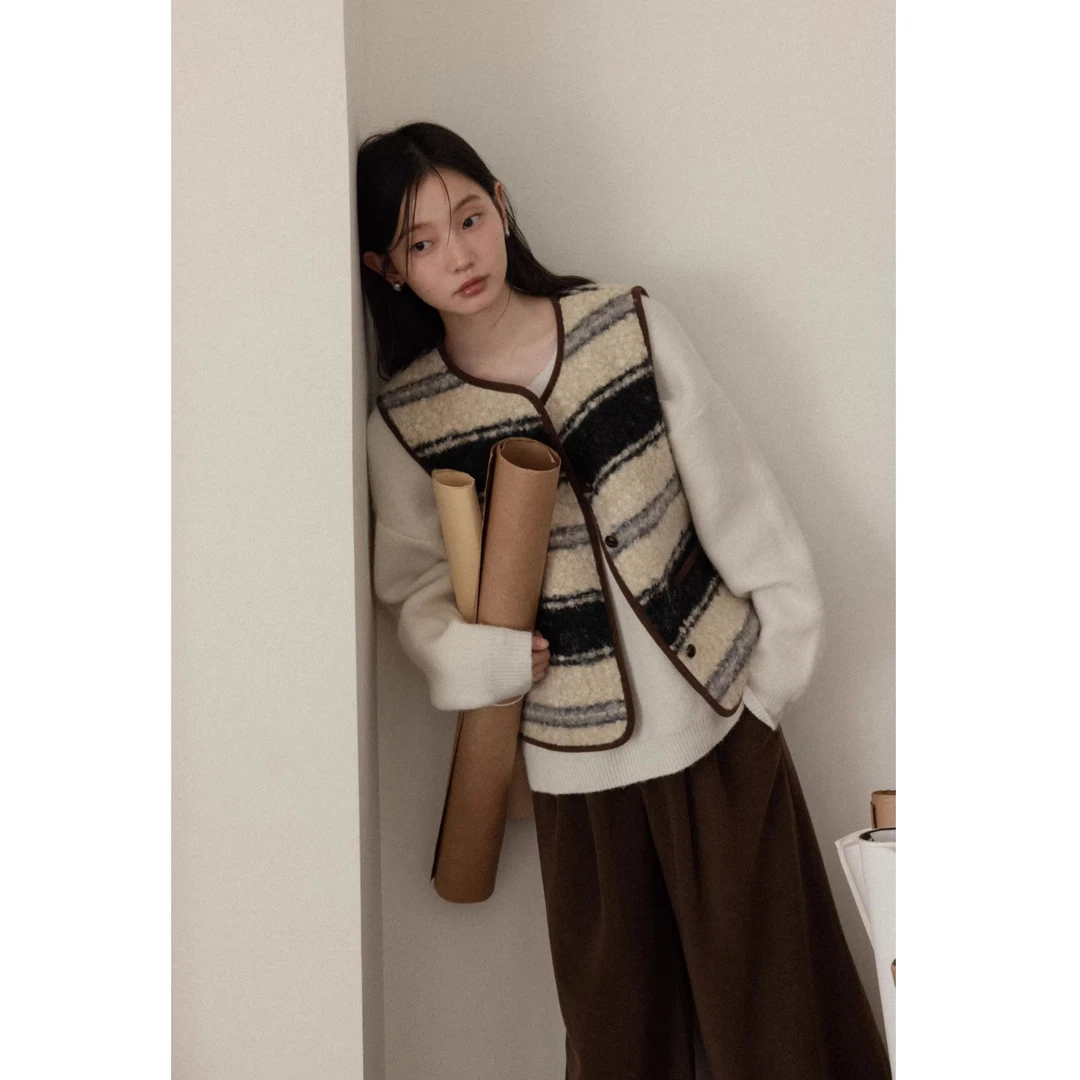 羊城故事-复古百搭糕糕绒马甲宽松条纹背心女冬Y51256049