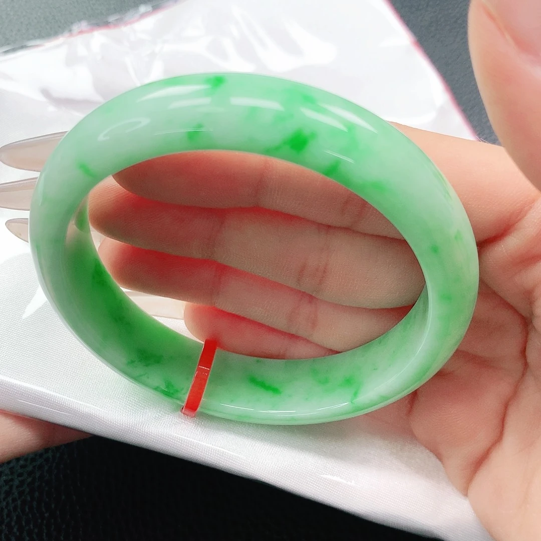 翡翠手镯未镶嵌57圈