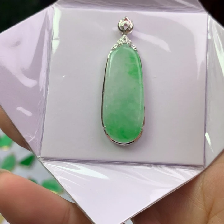 翡翠18K金镶嵌颈饰翡翠吊坠