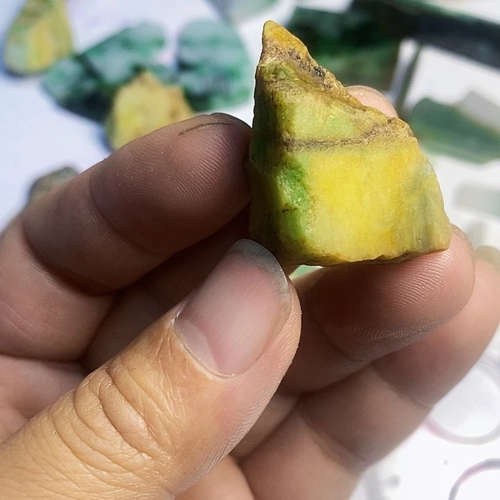 牛***牛翡翠散珠天然翡翠A货挂件