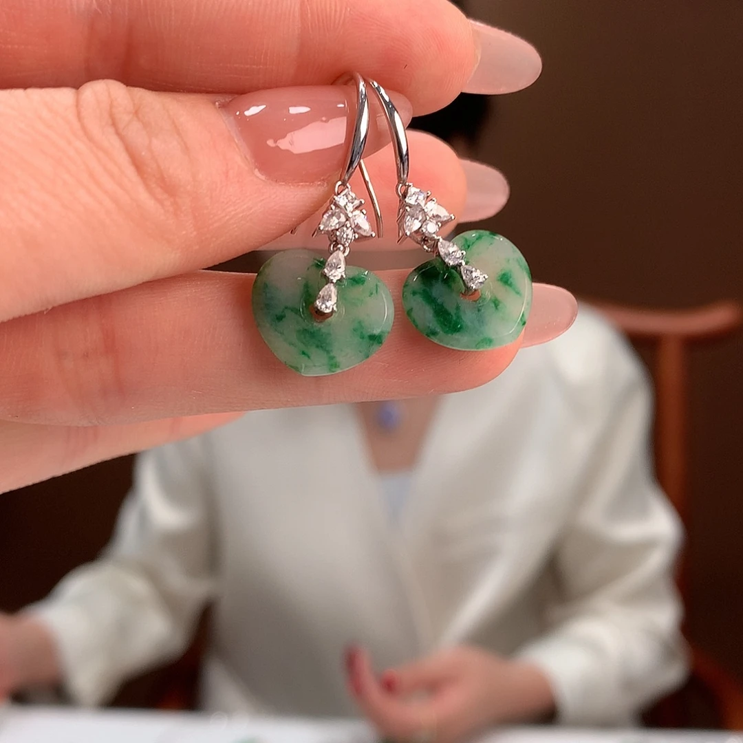 18K金镶嵌翡翠耳饰