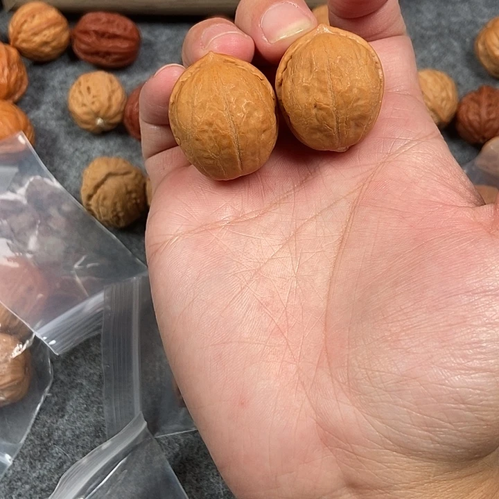 文玩核桃吊坠宝瓶