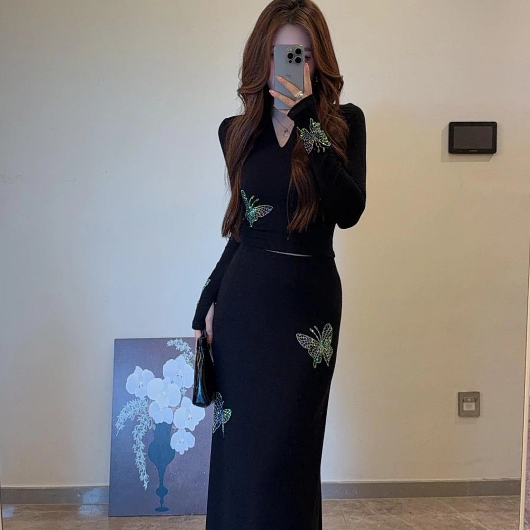 2025早秋款烫钻半身裙气质显瘦高级感复古V领长袖上衣百搭套装