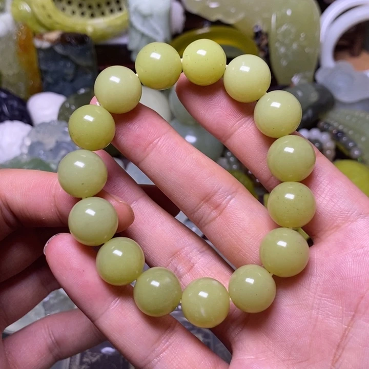 岫玉未镶嵌岫玉颈饰小**?