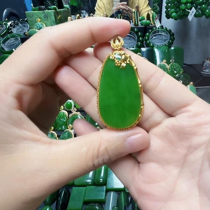 和田玉（碧玉）18K金镶嵌颈饰