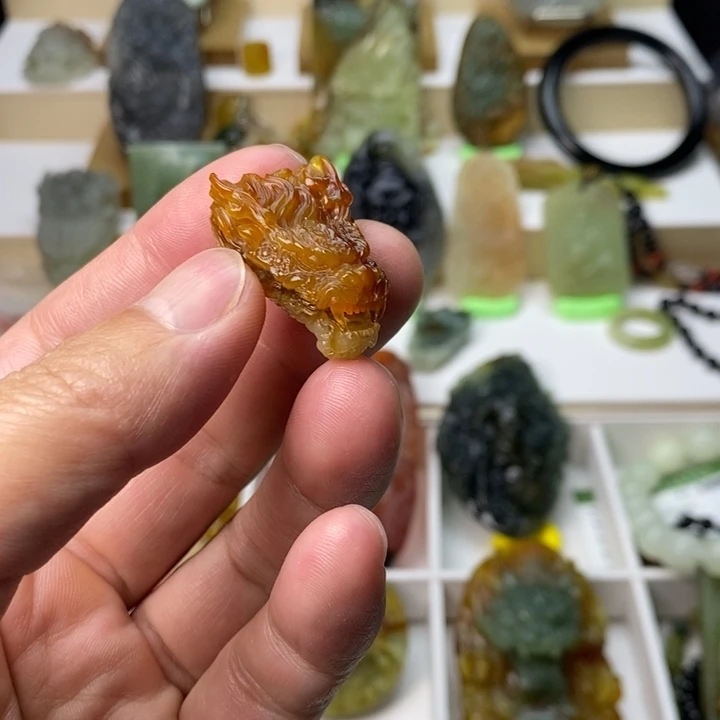 岫玉未镶嵌颈饰鸿运当头小龙头