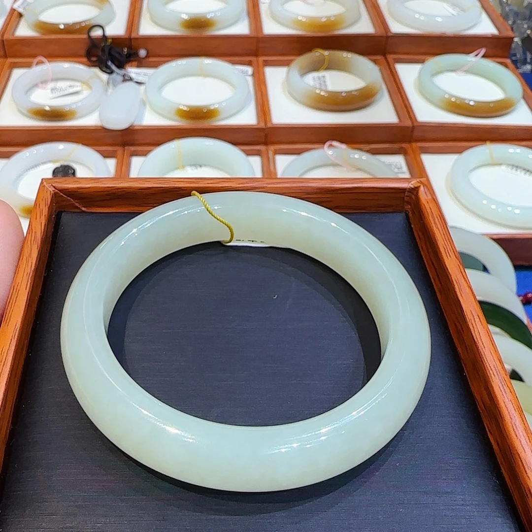 和田玉手镯未镶嵌酉**吖且末暖白56