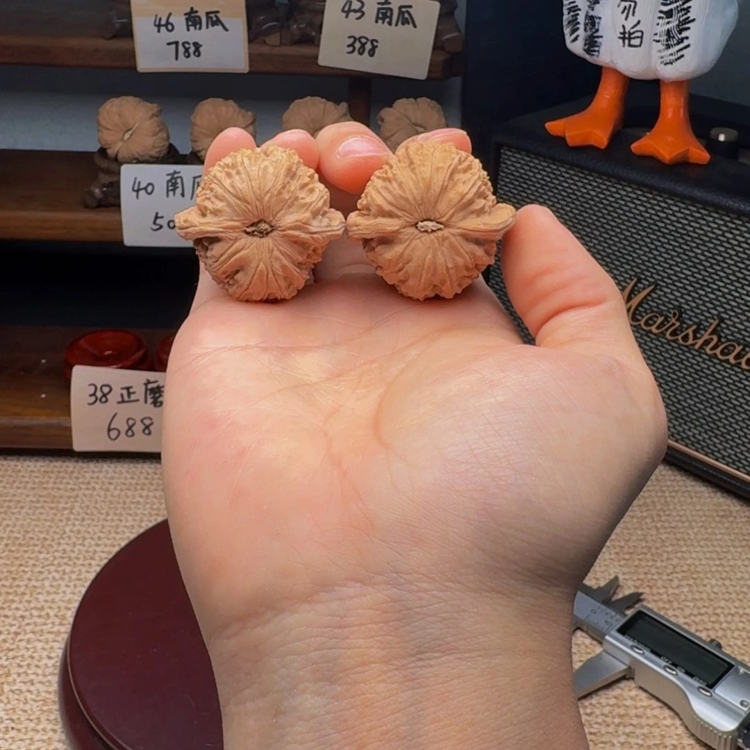 文玩核桃把件3907闷白