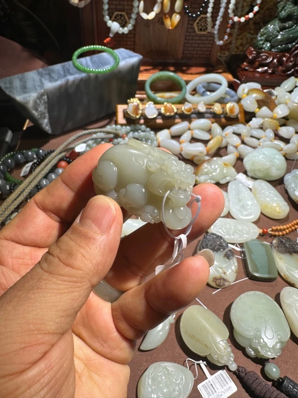 新疆和田玉，苏工貔貅40.3克