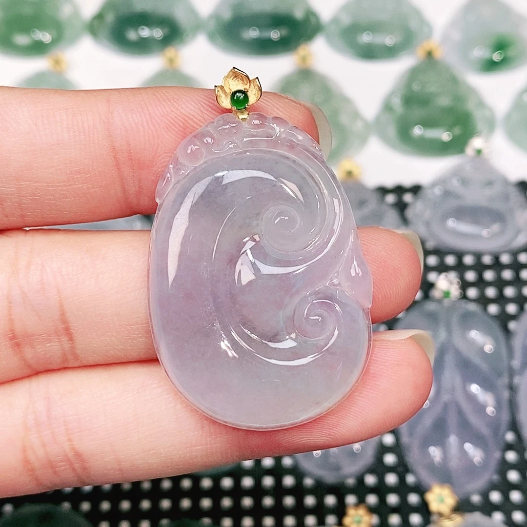 颈饰18K金镶嵌翡翠