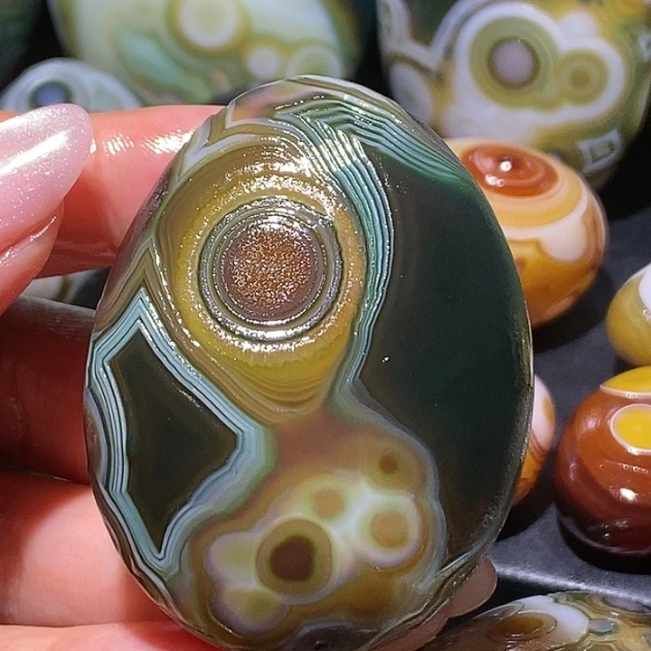 布***尼玛瑙/玉髓未镶嵌珠宝奇石