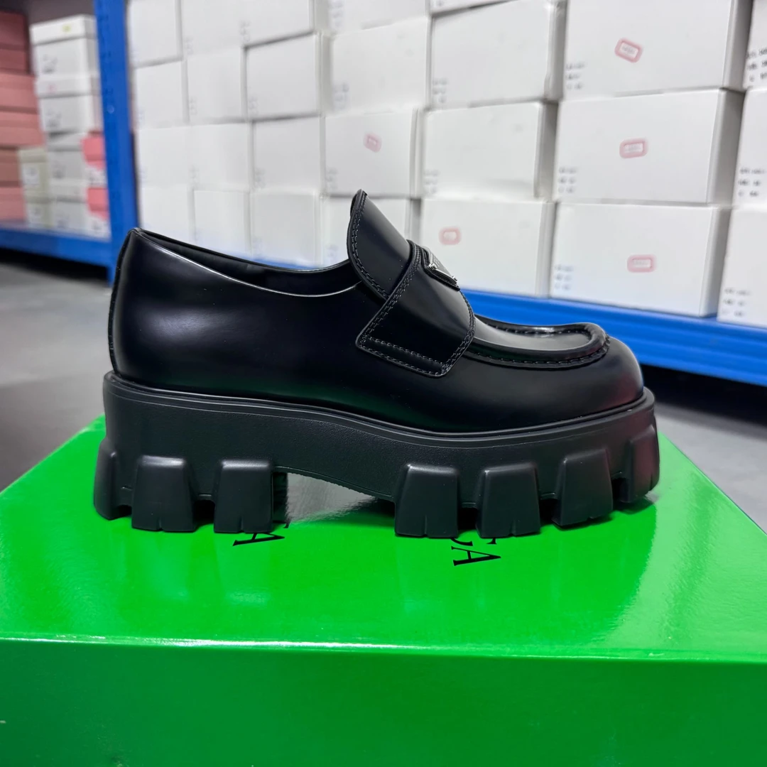 真皮三角厚底松糕乐福鞋