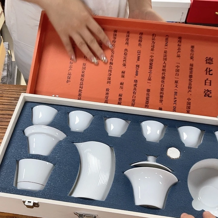 孤品茶具套装等。