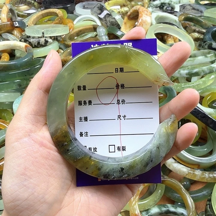 小***滴蛇纹石玉未镶嵌纯天然蛇纹石岫玉