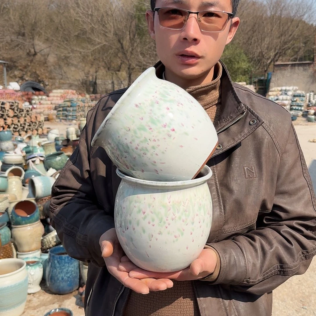 紫砂花盆口16高17（两个白彩色胖子