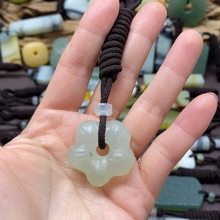 未镶嵌蛇纹石玉颈饰