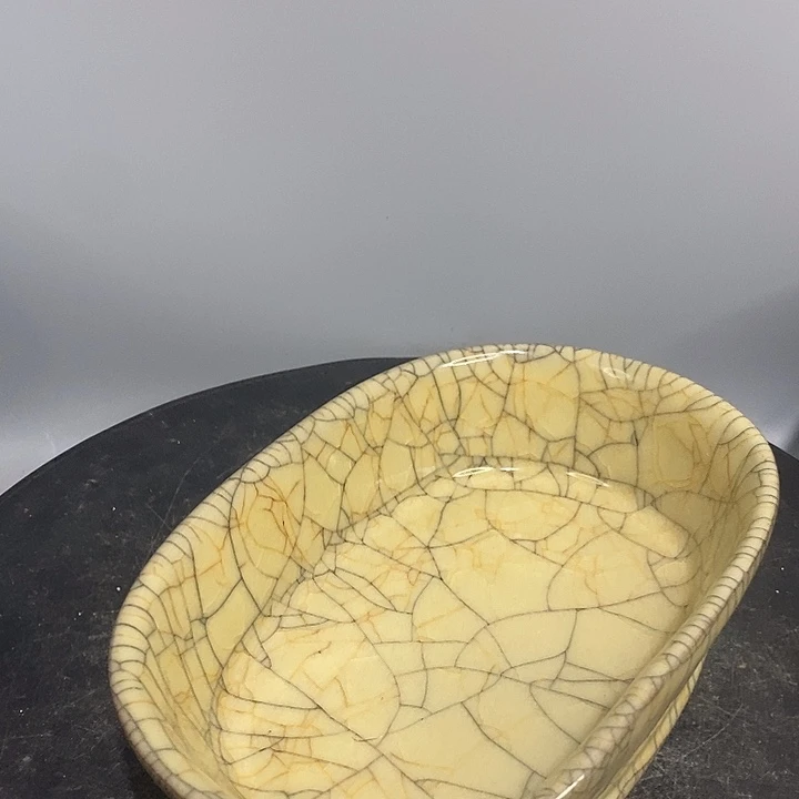 哥窑水仙盆造型美观