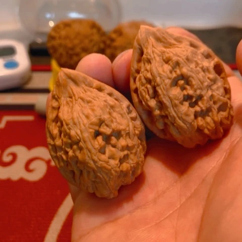 文玩核桃把件R***o大古石